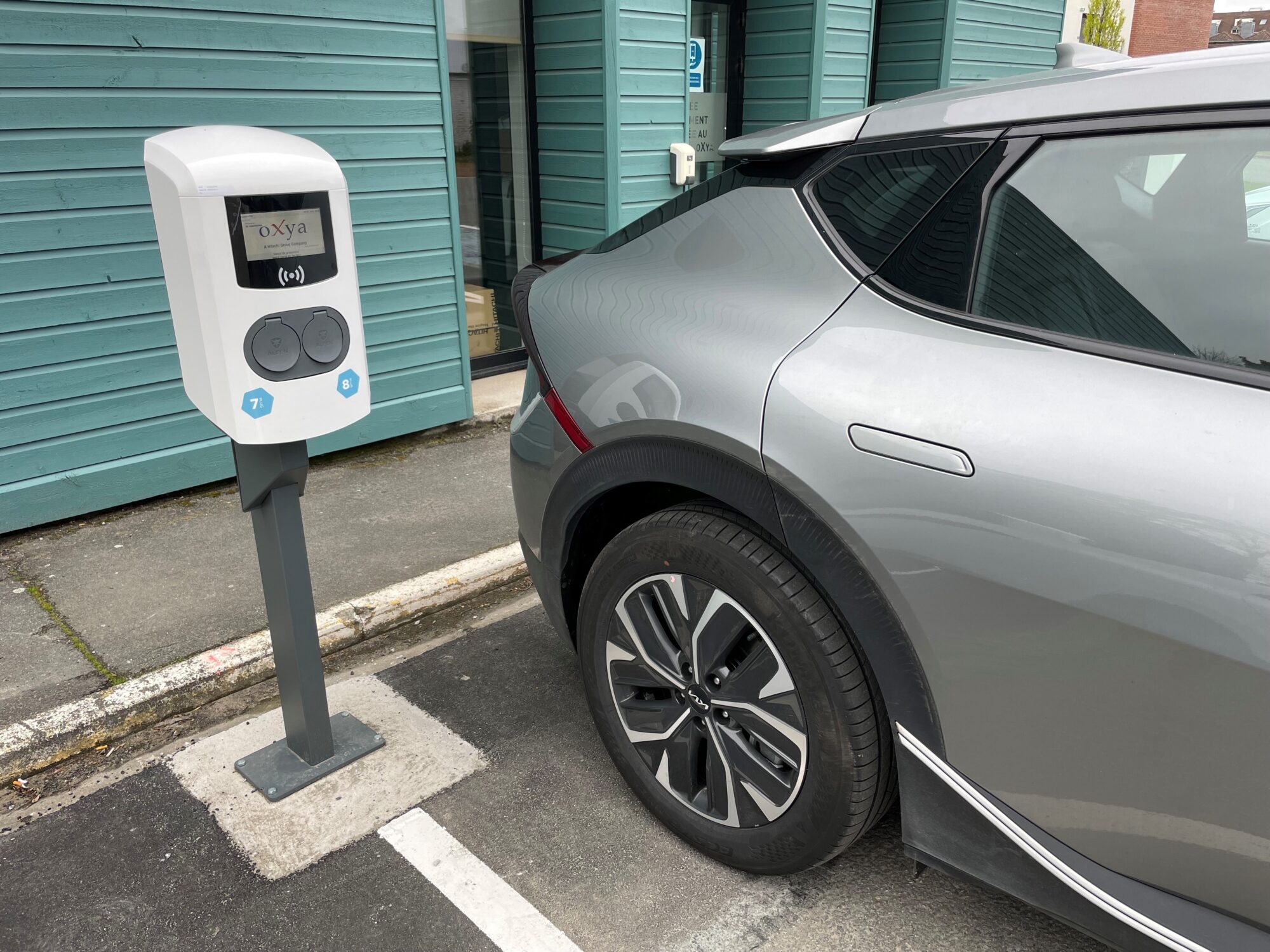 oXya s’engage dans l’électrification de sa flotte de véhicules en équipant ses parkings en bornes de recharge avec MobilityPlus France